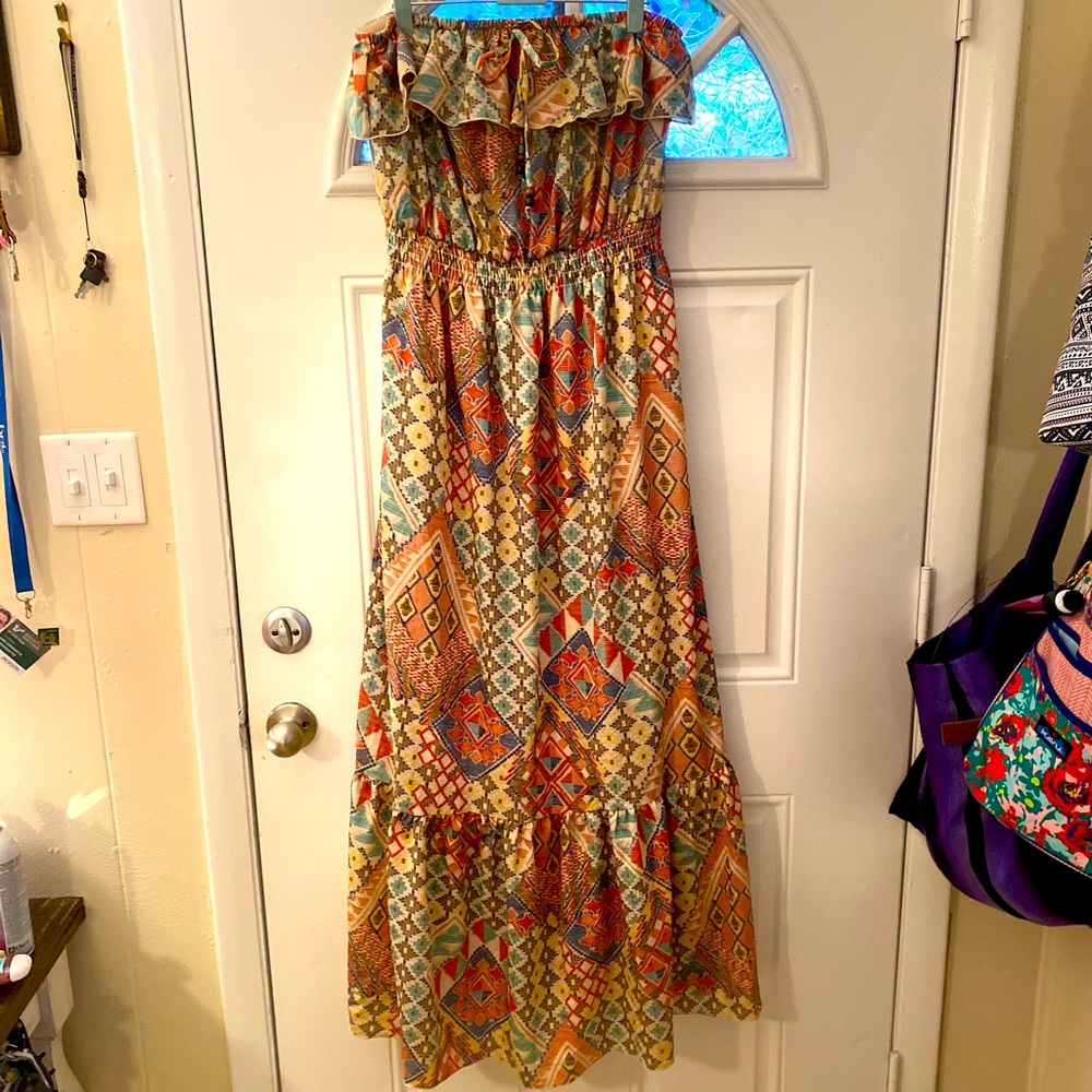 Torrid aztec print strapless ruffle maxi dress 👗